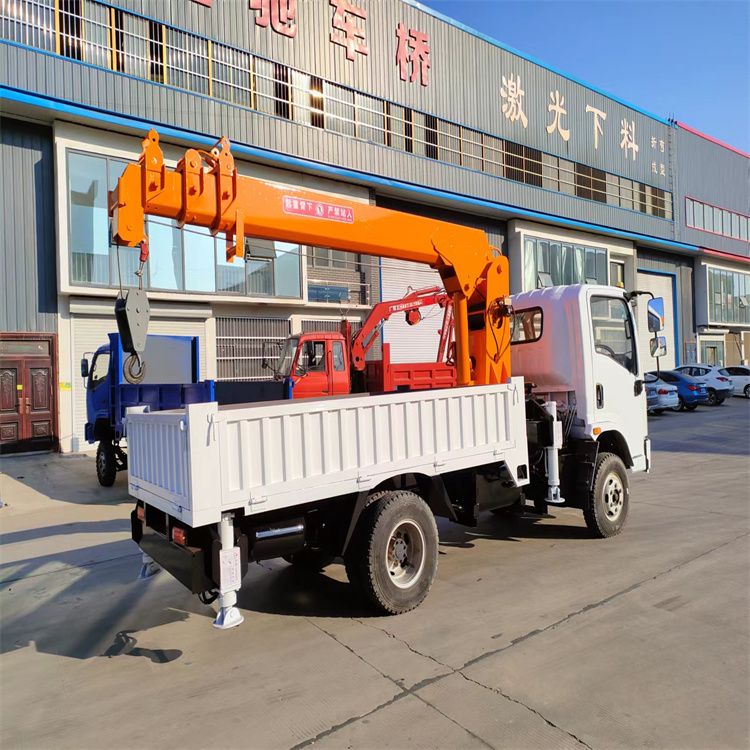 偃师市三轮随车吊定制 农用改装机自备吊中瑞长期出售